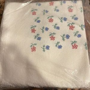 4 New Pfaltagraff Bonnie Brae Fabric Napkins